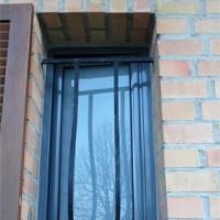 fenêtre alu avec barreaux