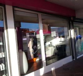 Vitrine en châssis aluminium réalisé par Menuisal à Marcq en Baroeul prés de Lille Vitrine en châssis aluminium réalisé par Menuisal à Marcq en Baroeul prés de Lille