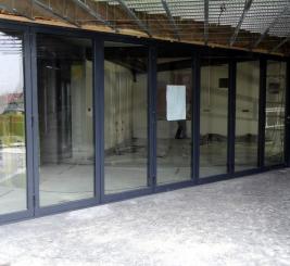 Porte repliable aluminium réalisé par Menuisal à Anstaing prés de Lille Porte repliable aluminium réalisé par Menuisal à Anstaing prés de Lille