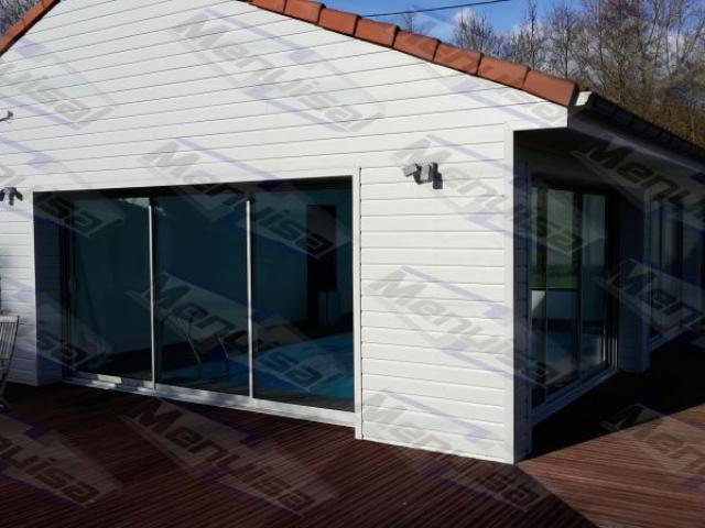 Extension avec piscine équipe de menuiserie Reynaers CP 68 réalisé par Menuisal