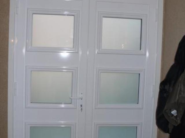 porte d'entrée aluminium avec vitrages opalin