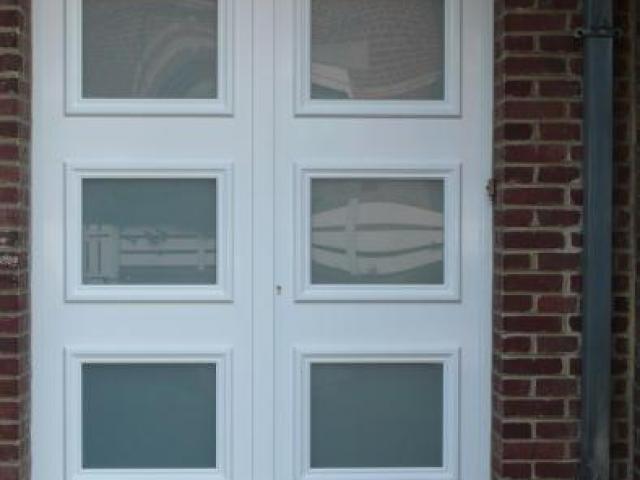porte d'entrée aluminium avec vitrage à retardement d'effraction