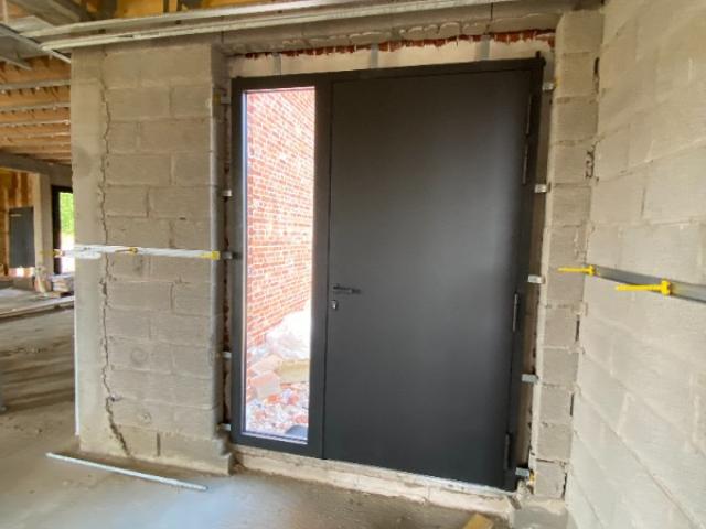 PORTE D'ENTRÉE MENUISERIE ALUMINIUM SUR MESURE POUR CONSTRUCTION NEUVE À CASSEL