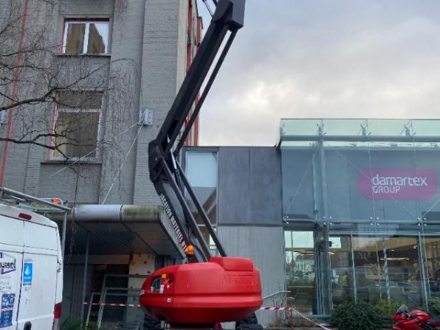 ENTRETIEN ET REMPLACEMENT DE CHASSIS ALUMINIUN CHEZ DAMART À ROUBAIX