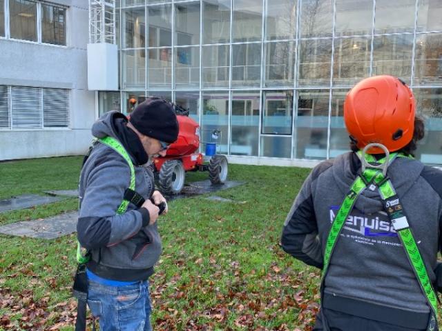 INTERVENTION DÉPANNAGE  SUR CHÂSSIS ALUMINIUM À LA CPAM DE TOURCOING