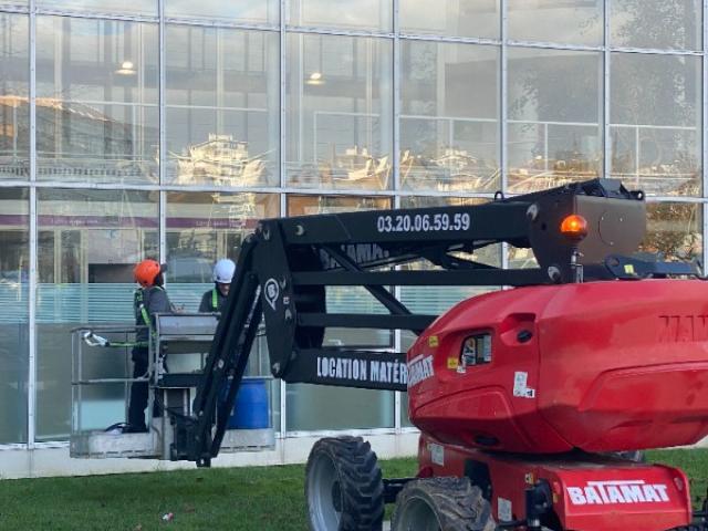 INTERVENTION DÉPANNAGE  SUR CHÂSSIS ALUMINIUM À LA CPAM DE TOURCOING