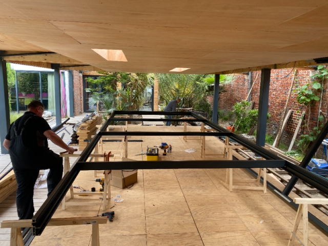 Fabrication et  pose de menuiserie aluminium autour de la piscine sur Mouvaux