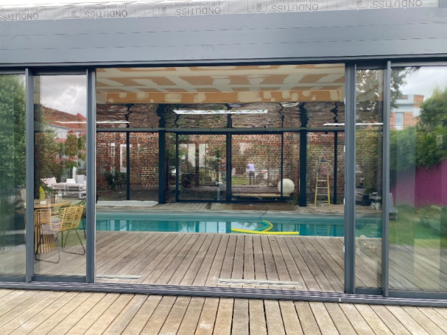 Fabrication et  pose de menuiserie aluminium autour de la piscine sur Mouvaux