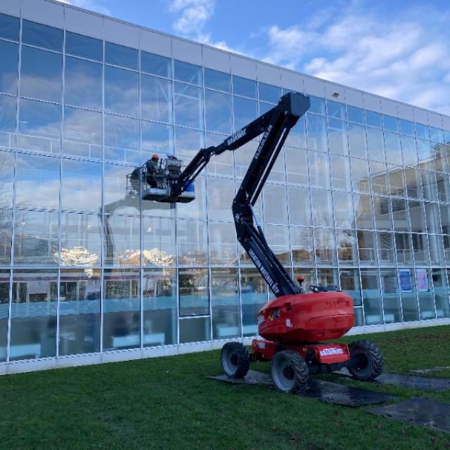 INTERVENTION DÉPANNAGE  SUR CHÂSSIS ALUMINIUM À LA CPAM DE TOURCOING